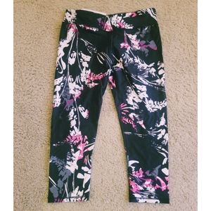 Fabletics Winn Mid Rise Capri